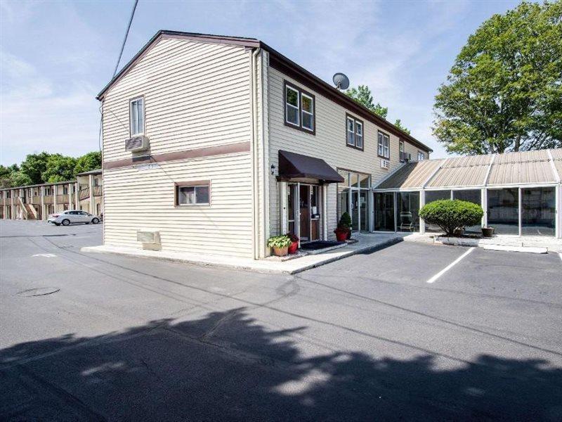 Econo Lodge By Choice - Cape Cod West Yarmouth Exterior photo