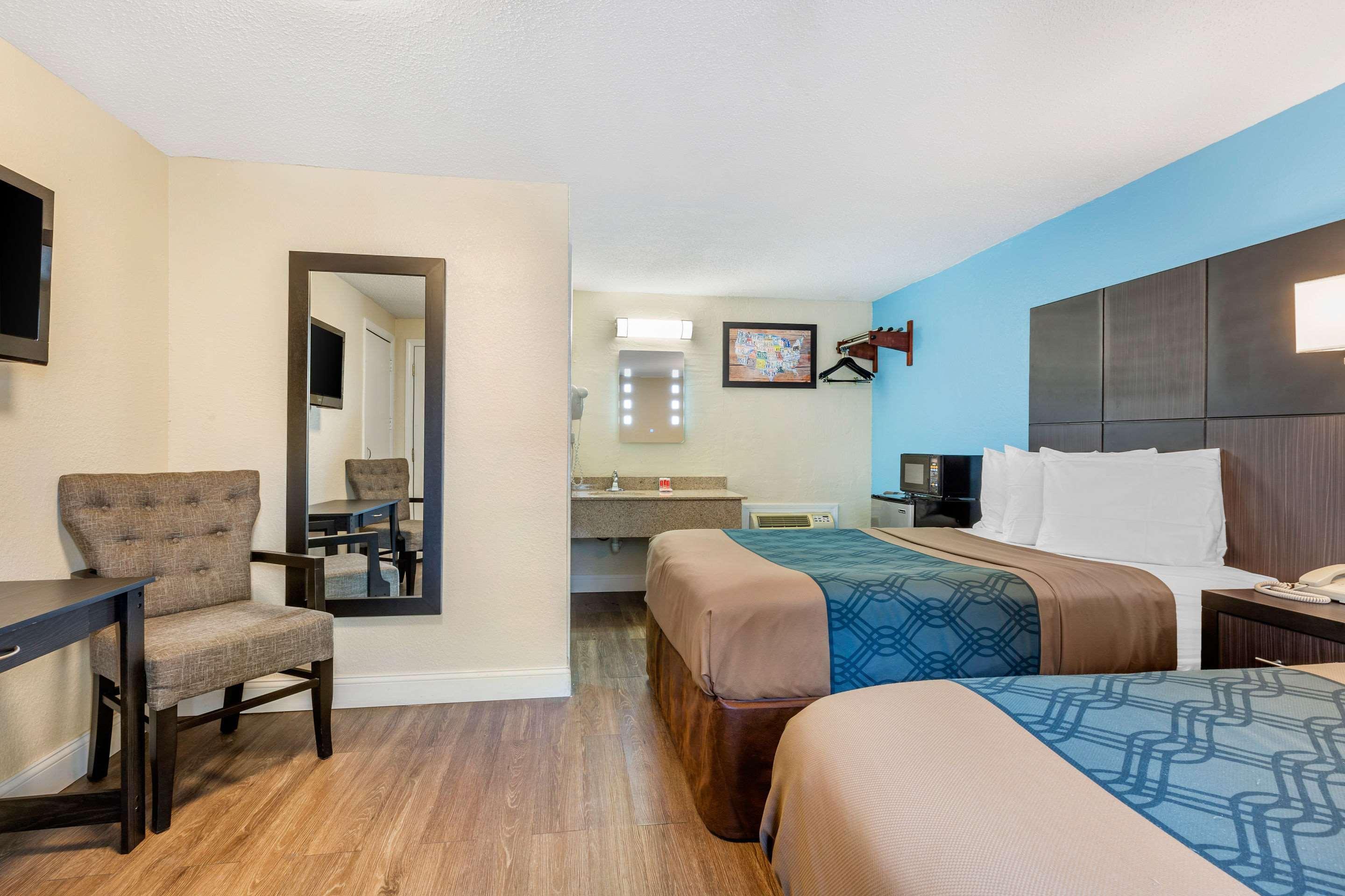 Econo Lodge By Choice - Cape Cod West Yarmouth Exterior photo