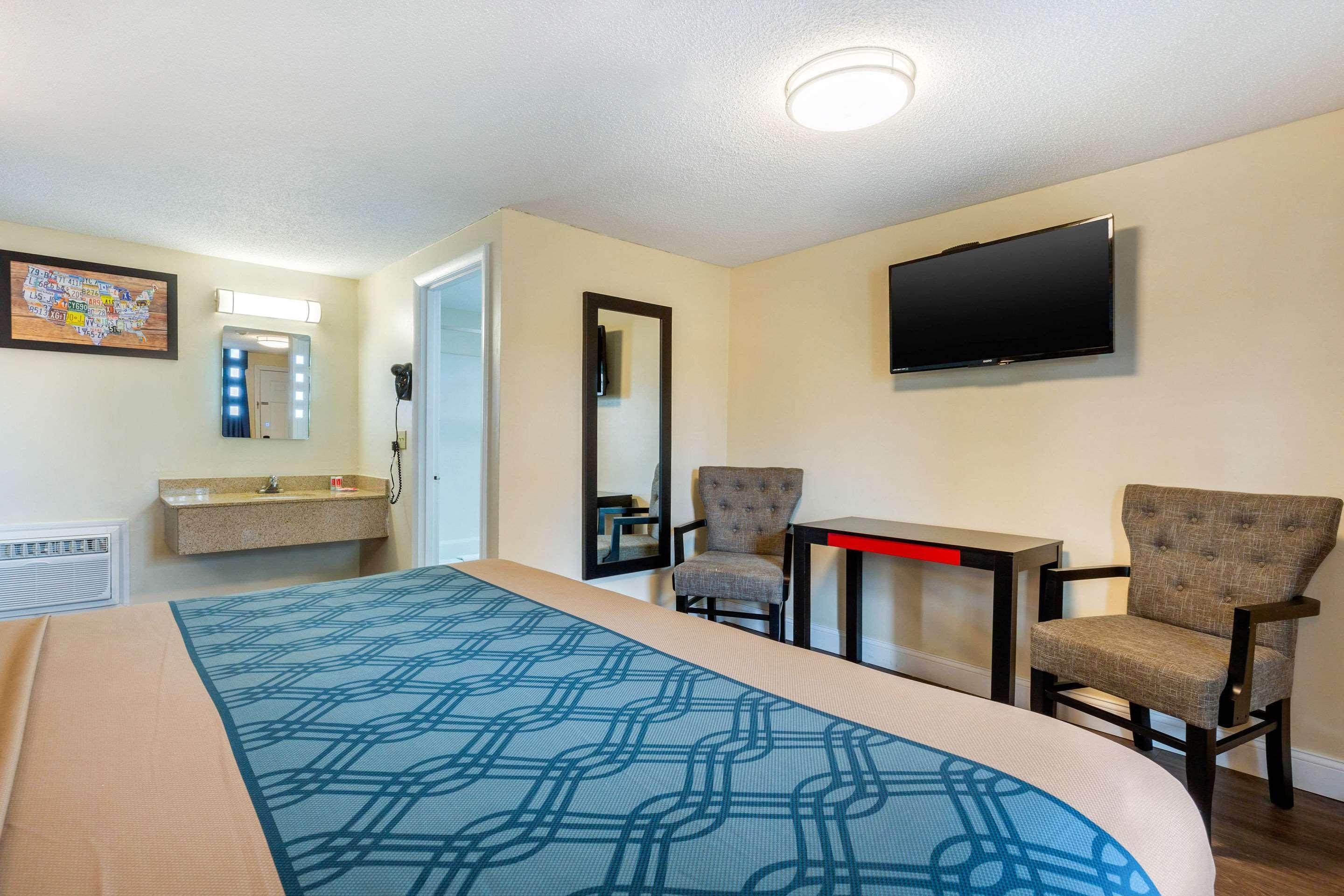 Econo Lodge By Choice - Cape Cod West Yarmouth Exterior photo